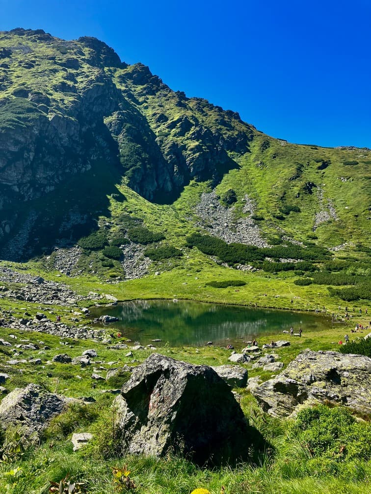 Traseul spre Lacul Iezer și Vârful Pietrosul Rodnei